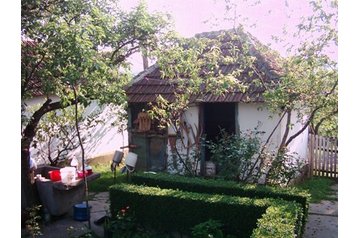 Serbia Privát Popučke, Zewnątrz